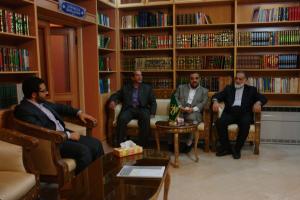 عکس/ دیدار دکتر حمیدرضا آیت اللهی با مدیرعامل و معاونین موسسه اهل البیت در تیرماه ۹۰