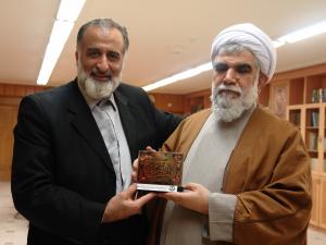 عکس/ دیدار آیت الله محمدرضا ناصری يزدی با مدیرعامل و معاونین مؤسسه اهل البیت در خردادماه ۸۶