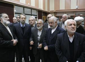 عکس/ دیدار دکتر علی لاریجانی با مدیرعامل و معاونین مؤسسه اهل البیت در اسفندماه ۸۷
