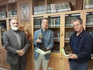 عکس/ بازدید کشیش از موسسه اهل البیت در شهریورماه ۹۳