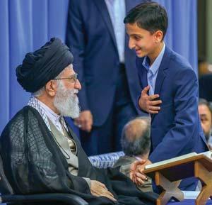  تقدیر مدیرعامل موسسه اهل البیت (ع)‌ از آقای محمد حسین بنایی وطن/ قاری قرآن