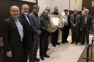 نشان سلامت اهدایی: حاج عباس انگوری زاده/مؤسس بیمارستان و دارالشفای حضرت زهرای مرضیه(س)