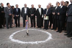 عکس/ کلنگ زنی دانشکده پردیس معارف طرح توسعه دانشگاه اصفهان در سال ۸۷