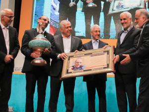 تقدیر مدیرعامل موسسه اهل البیت (ع)‌ ازدکتر سید محمود مدرس هاشمی به پاس فعالیتهای علمی