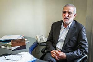 تقدیر وزیر علوم از سیدحسین رضازاده به پاس ساخت و توسعه فضاهای آموزشی/ سال ۸۴