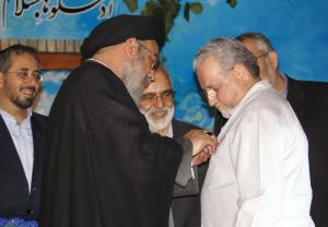 نشان سلامت اهدایی:‌ مرحوم سیدرضا نیری/ دبیر کل مجمع خیرین سلامت کشور