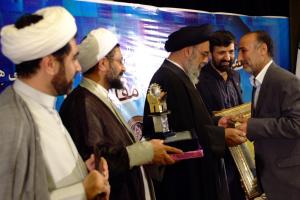 تقدیر مدیرعامل موسسه اهل البیت (ع) از حاج حسین وفایی به پاس فعالیتهای قرآنی
