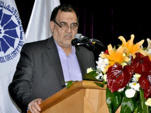 تقدیر دکتر چاکری از مدیرعامل موسسه اهل البیت (ع) بابت همکاری در برپایی نخستین گردهمایی تخصصی کتابداران