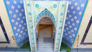درب ورودی و نمای خارجی مؤسسه اهل البیت (ع)