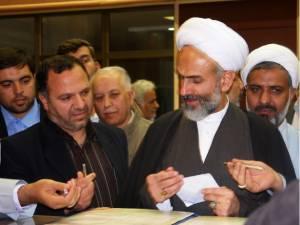 عکس/ دیدار حجت الاسلام و المسلمین علی محمدی با مدیرعامل و معاونین موسسه اهل البیت در آبانماه ۸۹