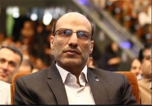  تقدیر دکتر مدرس هاشمی ریس دانشگاه صنعتی اصفهان از سیدحسین رضازاده به پاس حامی برگزیده دانشگاه صنعتی