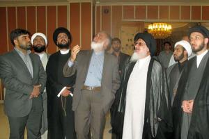 عکس/ دیدار آیت الله حاج سید علی میلانی با مدیرعامل و معاونین مؤسسه اهل البیت در اردبیهشت ماه ۹۳
