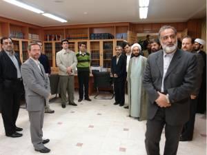 عکس/ دیدار مهندس منصور واعظی با مدیرعامل و معاونین موسسه اهل البیت در آبانماه ۸۶