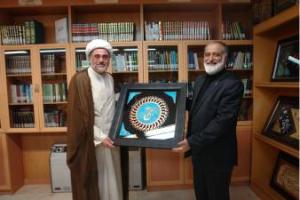 عکس/ دیدار حجت الاسلام و المسلمین شیخ احمد امینی نجفی مدیر مکتبة الامام امیرالمؤمنین العامة نجف اشرف با مدیرعامل و معاونین مؤسسه اهل البیت در تیرماه ۹۳